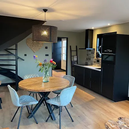De Heerlykheid Wemeldinge, Vlak Bij Strand En Bos, Ruime Vakantiewoning Met Eigen Patio In De Karakteristieke Dorpsstraat Exterior foto