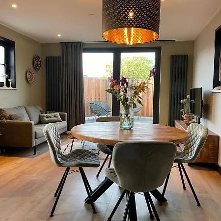 De Heerlykheid Wemeldinge, Vlak Bij Strand En Bos, Ruime Vakantiewoning Met Eigen Patio In De Karakteristieke Dorpsstraat Exterior foto
