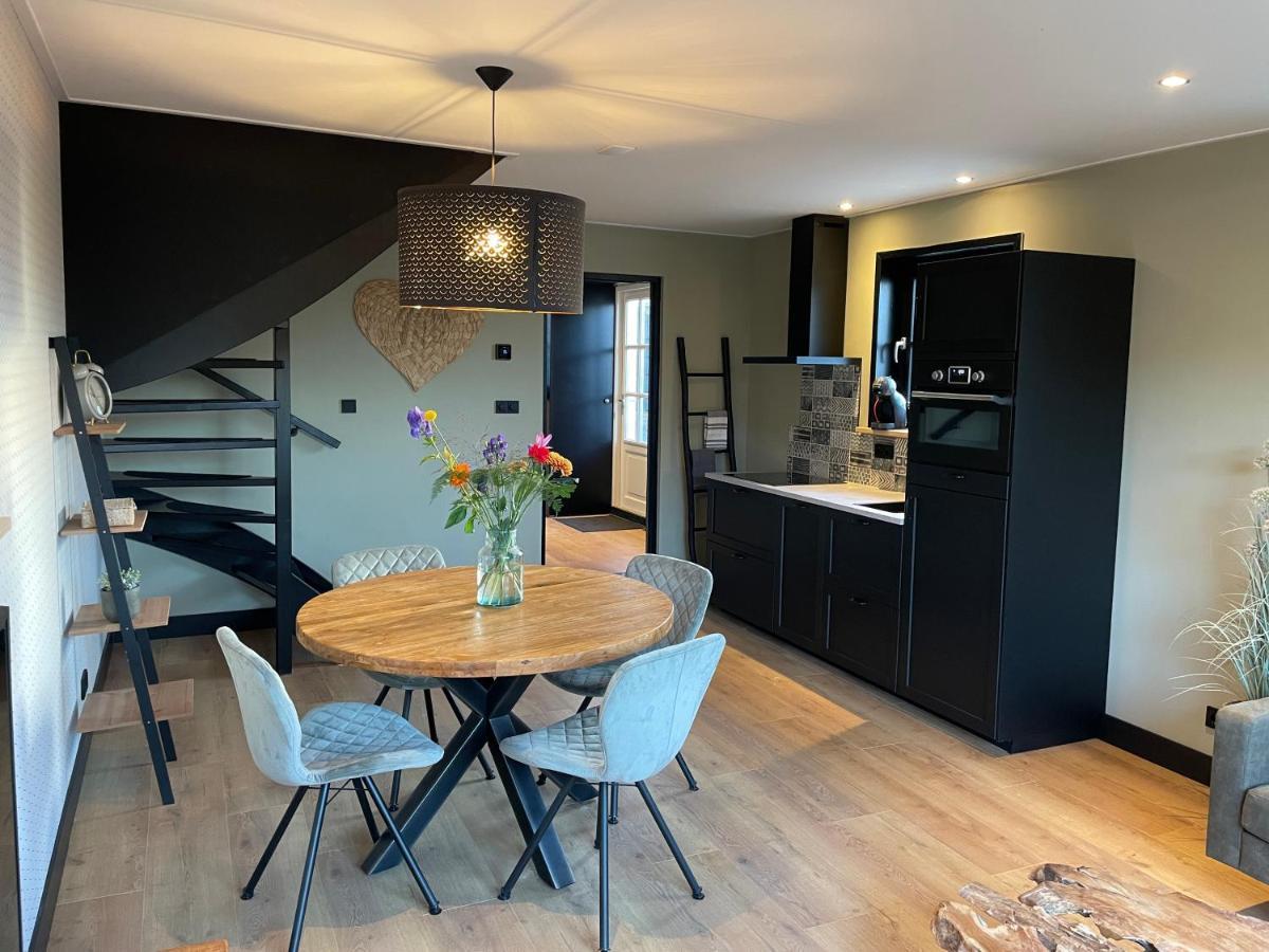 Hébergement de vacances De Heerlykheid Wemeldinge, Vlak Bij En Bos, Ruime Vakantiewoning Met Eigen Patio In De Karakteristieke Dorpsstraat Wemeldinge
