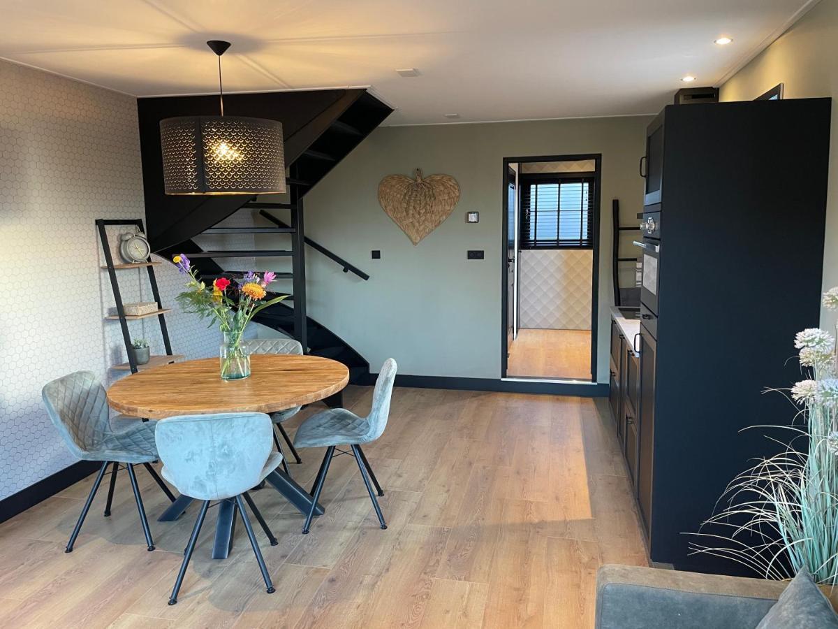 De Heerlykheid Wemeldinge, Vlak Bij En Bos, Ruime Vakantiewoning Met Eigen Patio In De Karakteristieke Dorpsstraat Wemeldinge